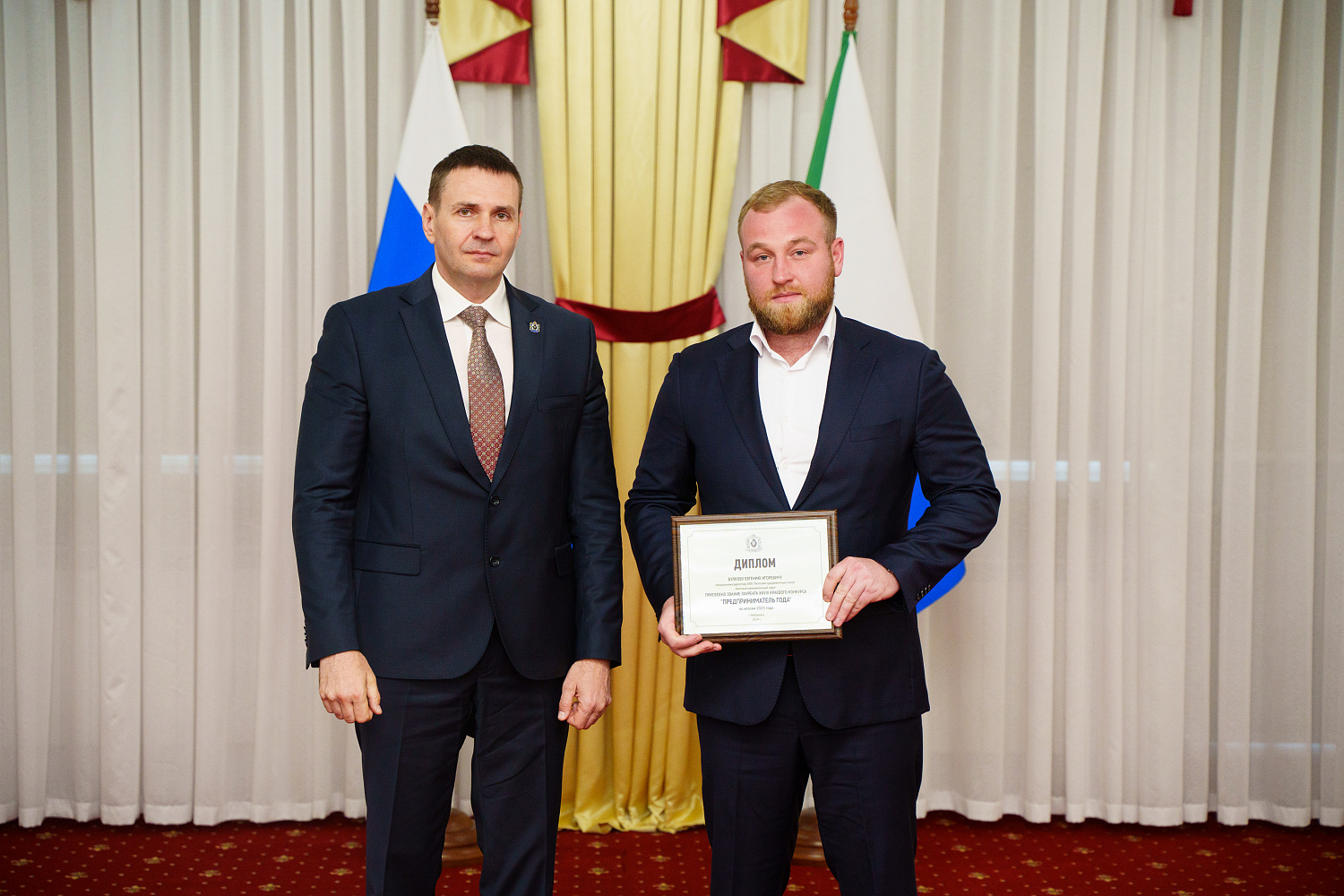 Врио губернатора Дмитрий Демешин поздравил бизнес-сообщество Хабаровского края с Днем предпринимателя и в ходе торжественного приема наградил победителей ежегодного конкурса «Предприниматель года»