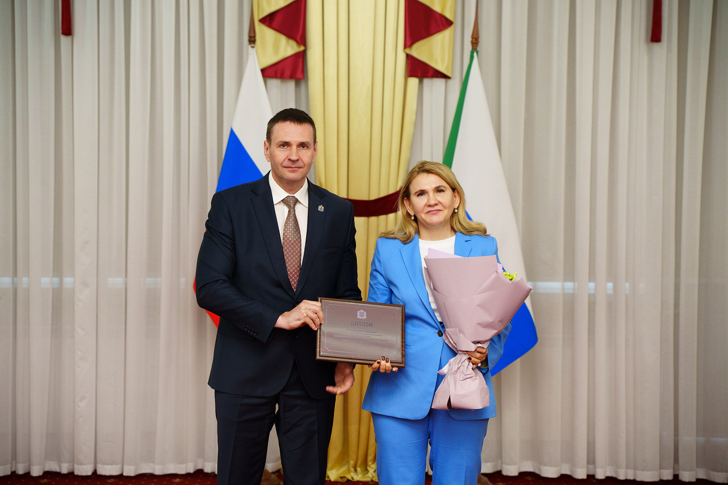 Врио губернатора Дмитрий Демешин поздравил бизнес-сообщество Хабаровского края с Днем предпринимателя и в ходе торжественного приема наградил победителей ежегодного конкурса «Предприниматель года»