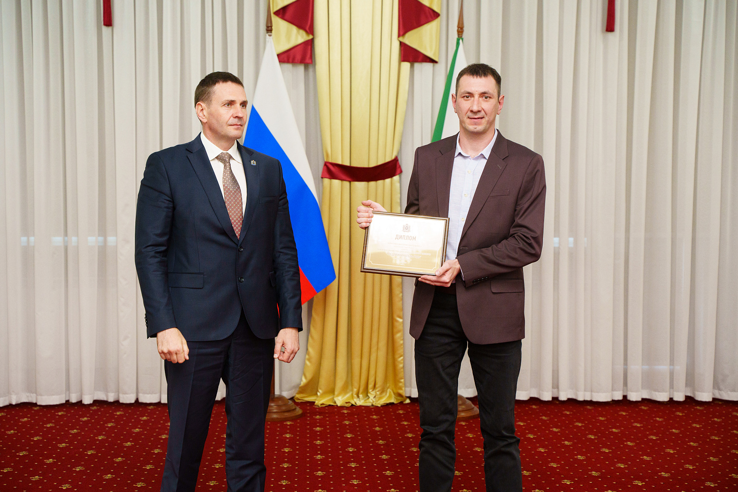 Врио губернатора Дмитрий Демешин поздравил бизнес-сообщество Хабаровского края с Днем предпринимателя и в ходе торжественного приема наградил победителей ежегодного конкурса «Предприниматель года»
