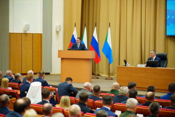 Сергей Мазунин, член Правления и Председатель Хабаровской «ОПОРЫ РОССИИ» принял участие в церемонии представления временно исполняющего обязанности губернатора Хабаровского края, Дмитрия Демешина