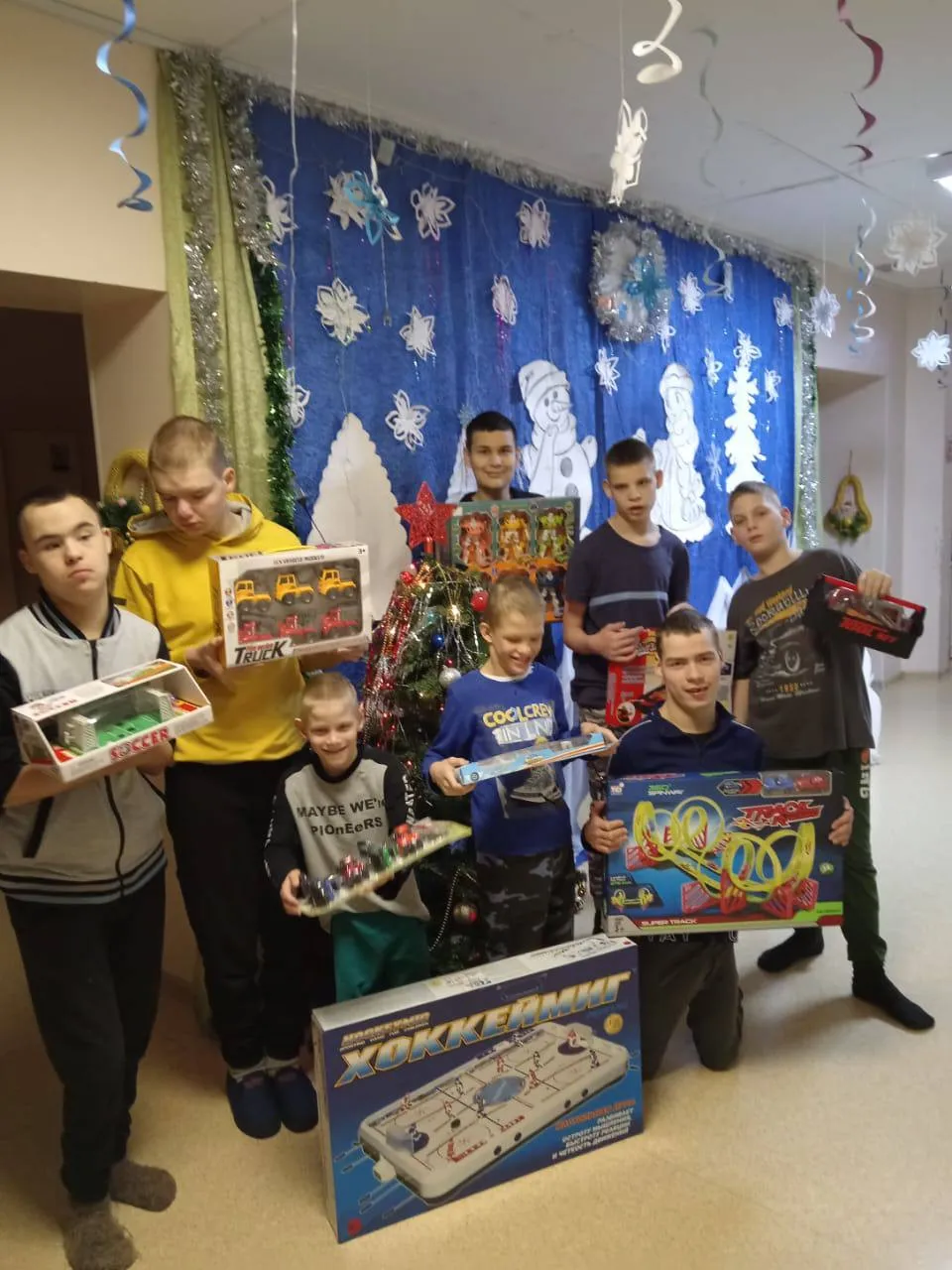 В преддверии Нового года члены Хабаровского регионального отделения «ОПОРЫ РОССИИ» традиционно объединились, чтобы порадовать деток из Хабаровского детского психоневрологического интерната подарками! В преддверии Нового года члены Хабаровского регионального отделения «ОПОРЫ РОССИИ» традиционно объединились, чтобы порадовать деток из Хабаровского детского психоневрологического интерната подарками!