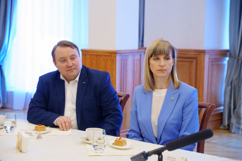 Губернатор Михаил Дегтярев встретился с представителями деловых объединений для обсуждения развития региона: новые шаги и возможности Губернатор Михаил Дегтярев встретился с представителями деловых объединений для обсуждения развития региона: новые шаги и возможности