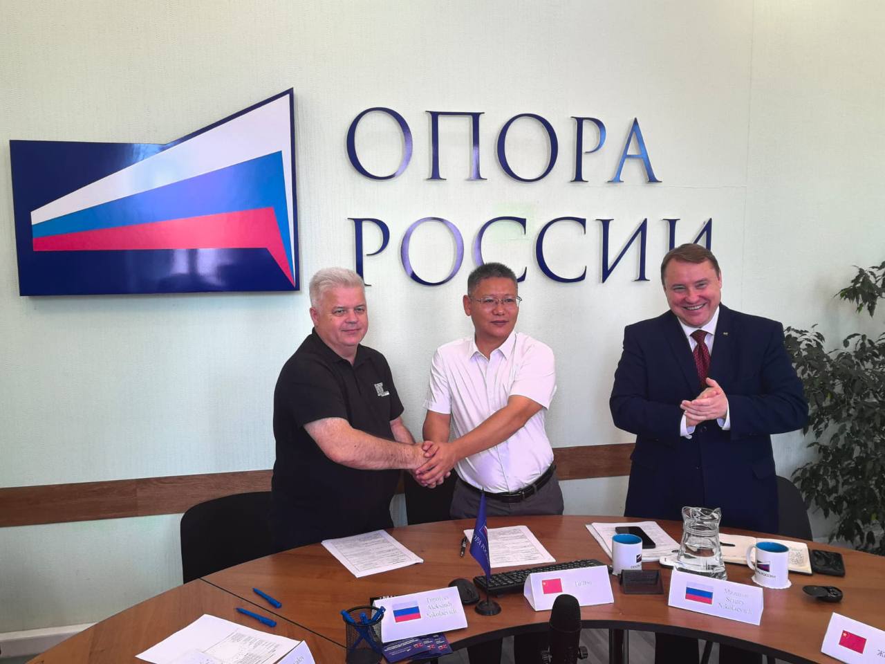 Члены Хабаровской «ОПОРЫ РОССИИ» встретились с потенциальными инвесторами в лице представителей китайских компаний Члены Хабаровской «ОПОРЫ РОССИИ» встретились с потенциальными инвесторами в лице представителей китайских компаний