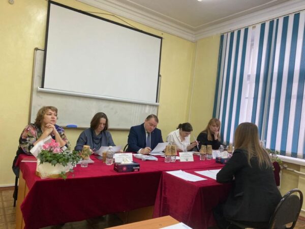 Студенты идут вперёд в светлое будущее!